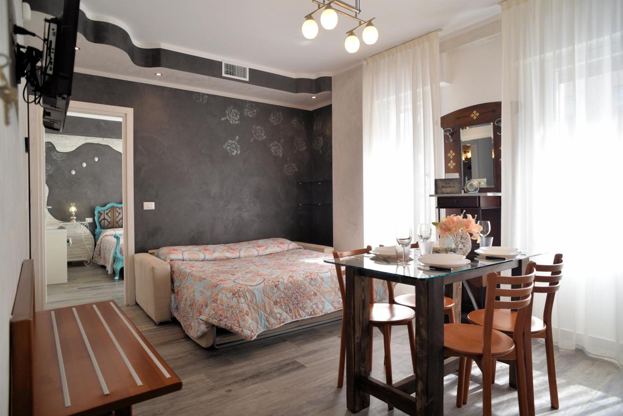 Train Station Apartment *