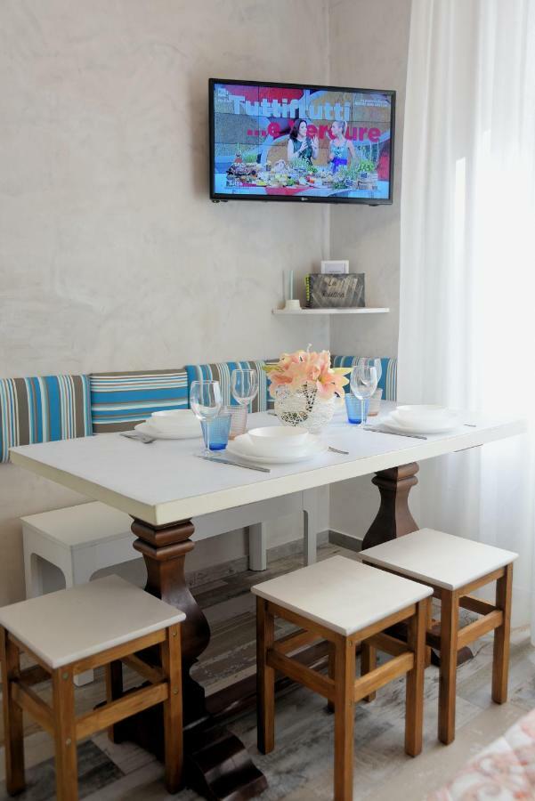 Train Station Apartment *