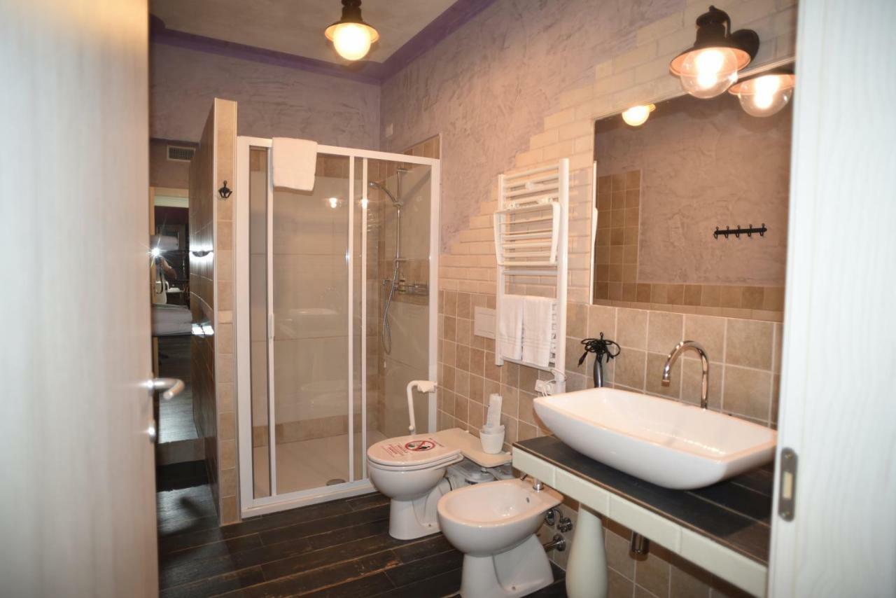 Train Station Apartment *