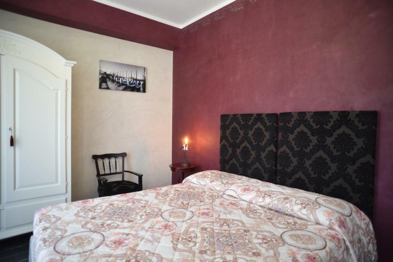 Train Station Apartment *